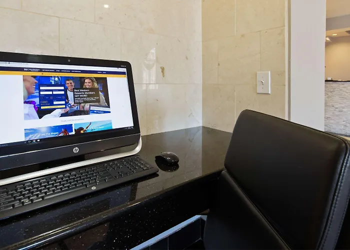Top Roanoke Indiana Hotels